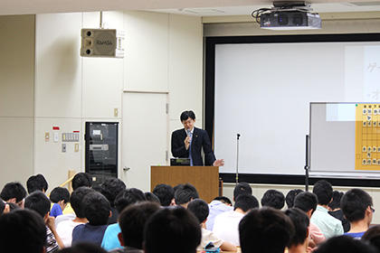 谷川会長-灘中・高等学校で講演_01