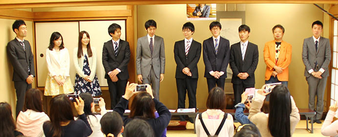 女性限定 将棋を指さない将棋イベント 若手棋士チーム東竜門と映画 ３月のライオン コラボイベントが面白い 将棋コラム 日本将棋連盟