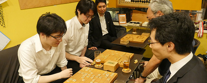 飲食メニューも緩手なし 会社帰りに楽しめる 囲碁将棋喫茶 樹林 をご紹介 将棋コラム 日本将棋連盟