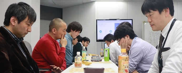 ローソン将棋部の前に強敵現る 遠山雄亮六段も驚く実力の持ち主とは はじめての職団戦 Vol 5 将棋コラム 日本将棋連盟 ローソン将棋部の前に強敵現る 遠山雄亮六段も驚く実力の持ち主とは はじめての職団戦 Vol 5 将棋コラム 日本将棋連盟