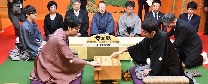 竜王vs名人による注目の頂上決戦 第32期竜王戦七番勝負第１局をダイジェストで振り返る 将棋コラム 日本将棋連盟