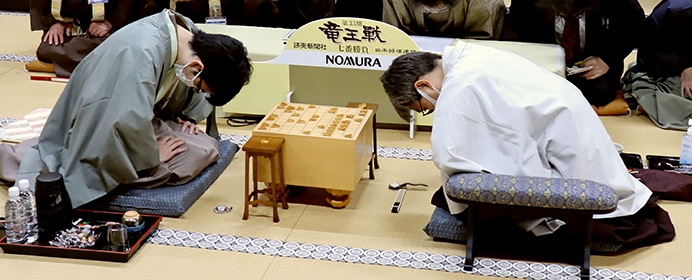挑戦者争いが佳境に 11月上旬の注目対局を格言で振り返る 将棋コラム 日本将棋連盟 挑戦者争いが佳境に 11月上旬の注目対局を格言で振り返る 将棋コラム 日本将棋連盟