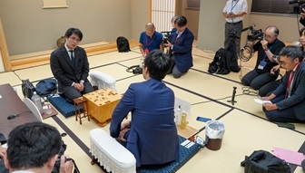 佐々木が連続挑戦　8月上旬の注目対局を格言で振り返る