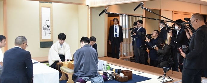 藤井が防衛に迫る　7月下旬の注目対局を格言で振り返る