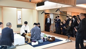 藤井が防衛に迫る　7月下旬の注目対局を格言で振り返る