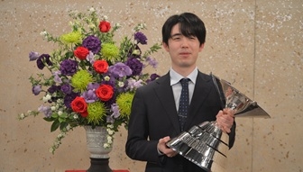 藤井がNHK杯連覇　3月上旬の注目対局を格言で振り返る