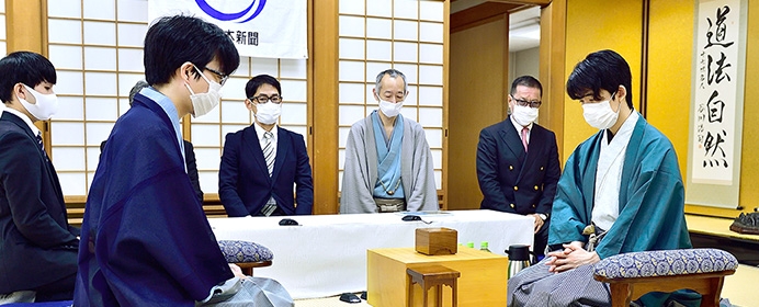 棋聖に続いて王位を防衛。8月下旬の注目対局を格言で振り返る