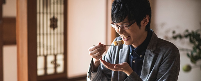 【PR:ローソン×斎藤慎太郎八段】食べて、聴いて、ひとりの時間を大切に――斎藤慎太郎八段の素顔(PM3時の棋士たち)