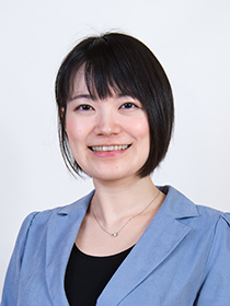 上田 初美