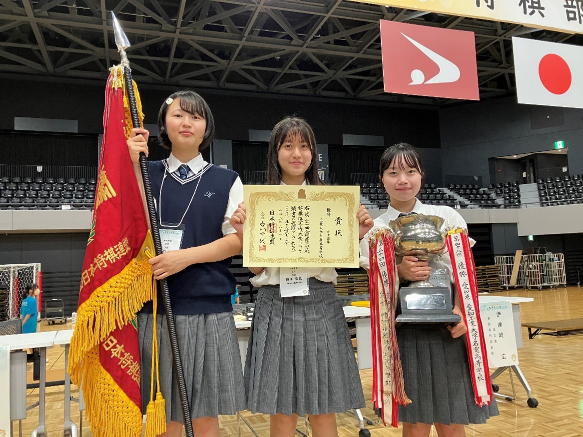 女子団体優勝・近畿大学附属高等学校（大阪府）