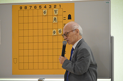 詰将棋の解答解説の様子