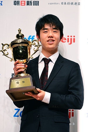 第11回朝日杯将棋オープン戦で優勝した藤井聡太六段