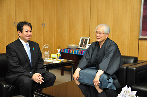 原口総務大臣と米長会長