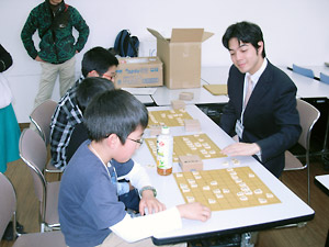 川口春休み子供将棋大会の模様03