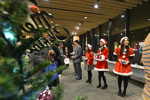 クリスマスフェスタ2015棋士、女流棋士がお見送り