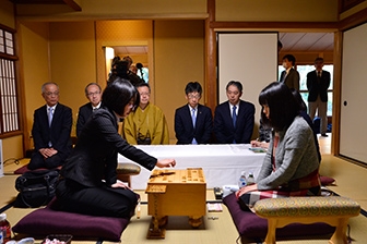 第44期岡田美術館杯女流名人戦五番勝負第1局対局開始の模様