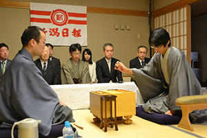 第42期棋王戦五番勝負第3局対局開始の模様