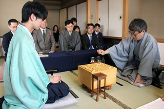 第88期棋聖戦五番勝負第1局対局開始の模様