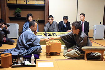 第30期竜王戦七番勝負第3局 渡辺明竜王が勝利し1勝2敗に 将棋ニュース 日本将棋連盟