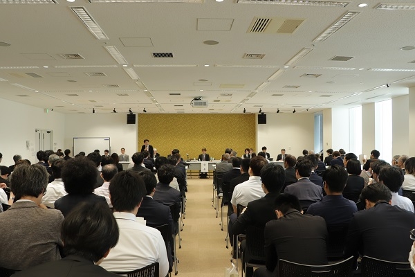 総会の様子