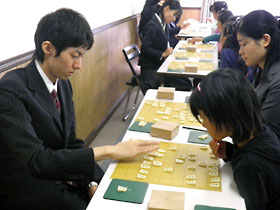 中村太地四段による指導対局の模様